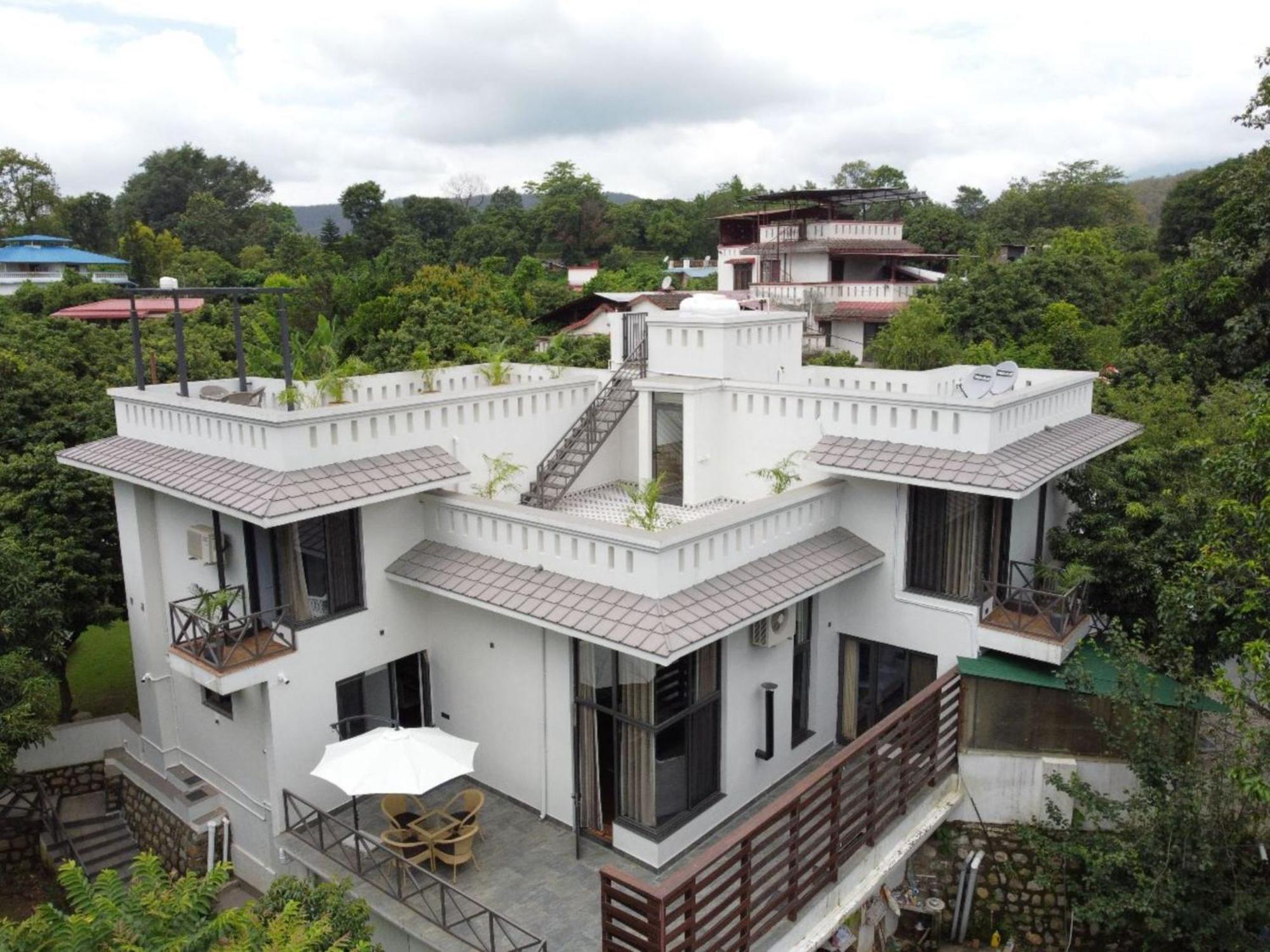 Villa Sierra Sky - Exquisite Elegant 4 Bedroom Villa Дехрадун Экстерьер фото