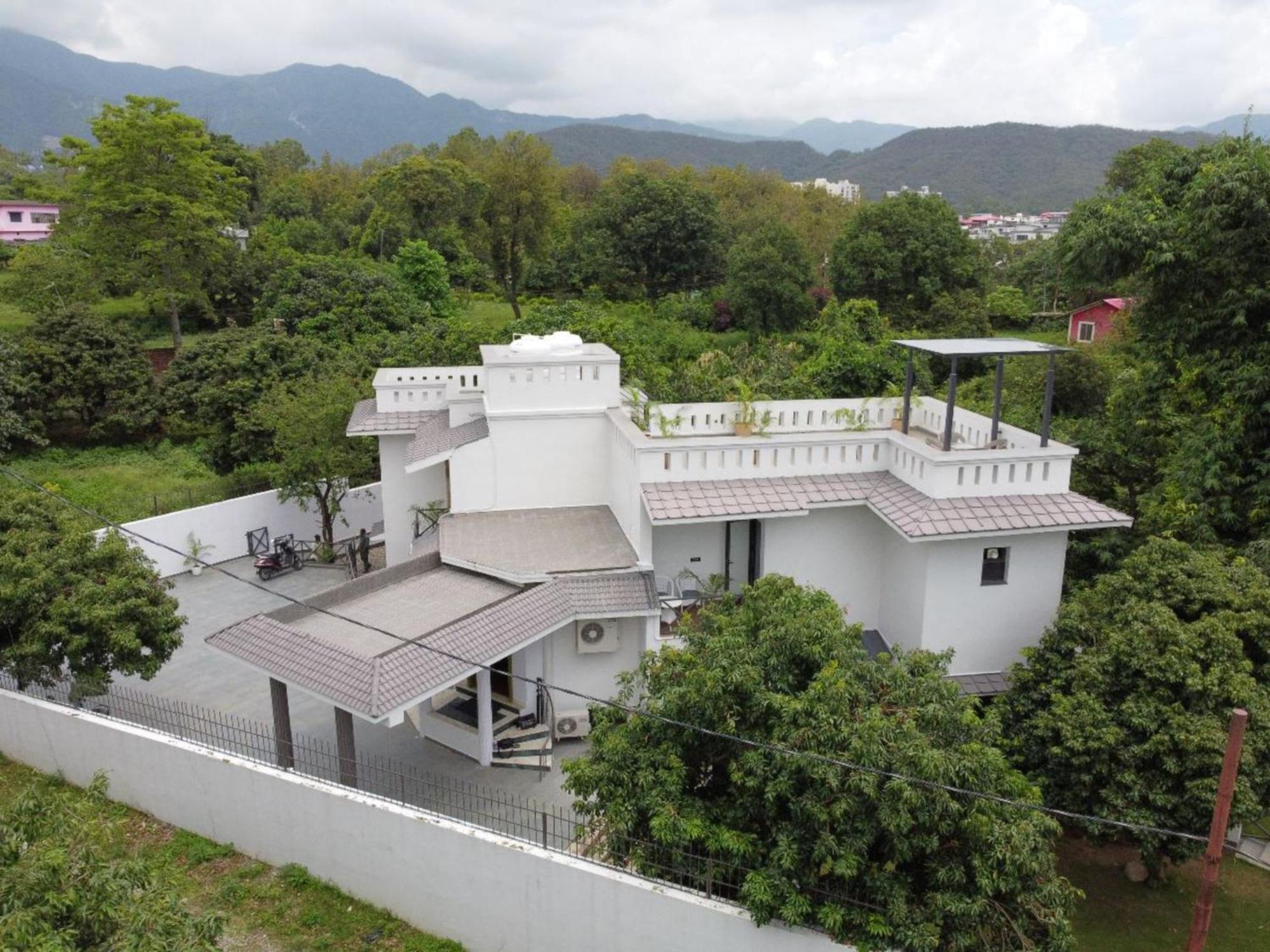 Villa Sierra Sky - Exquisite Elegant 4 Bedroom Villa Дехрадун Экстерьер фото